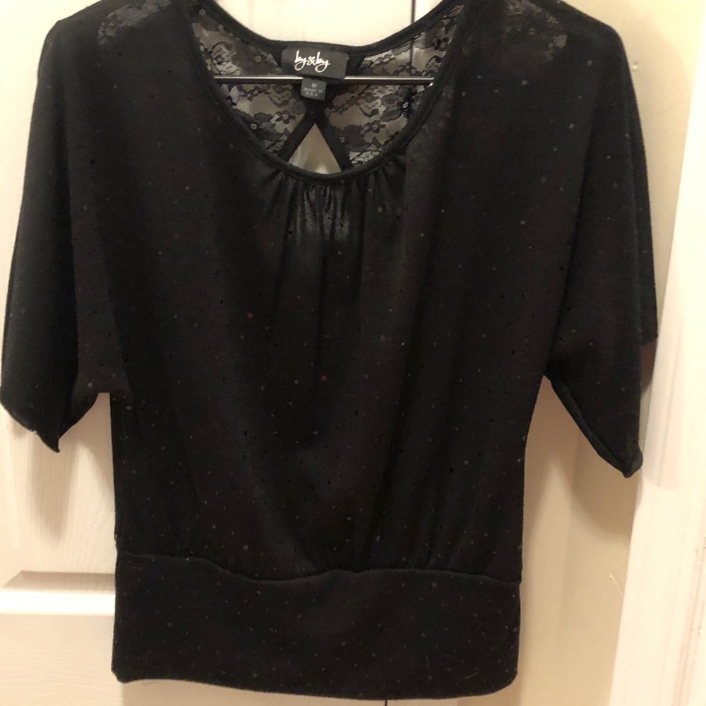 Women’s sparkly black top!
